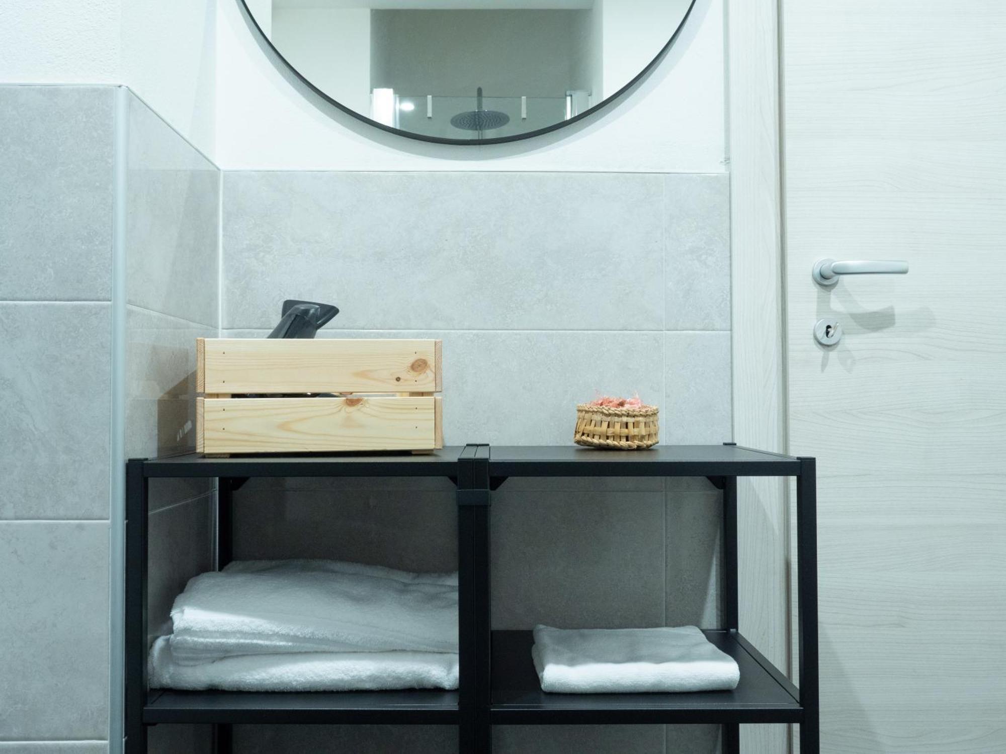 Blocco Sauli, Milan
